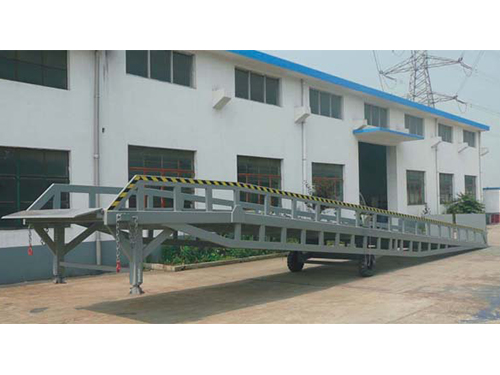 移動(dòng)式液壓登車橋